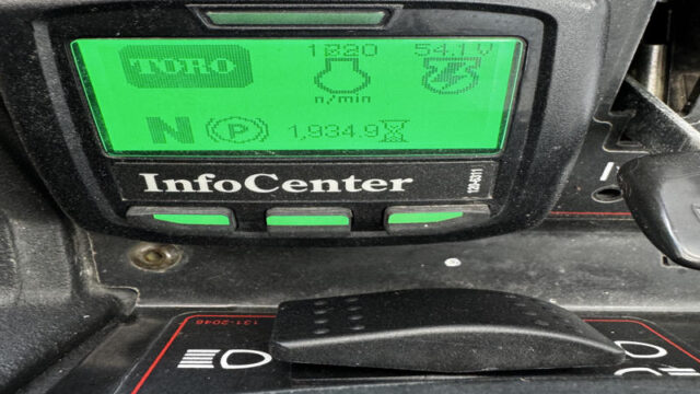 Toro-Greensmaster-TriFlex-3320-Hybrid-Electric-Greensmower-8-800×600-1