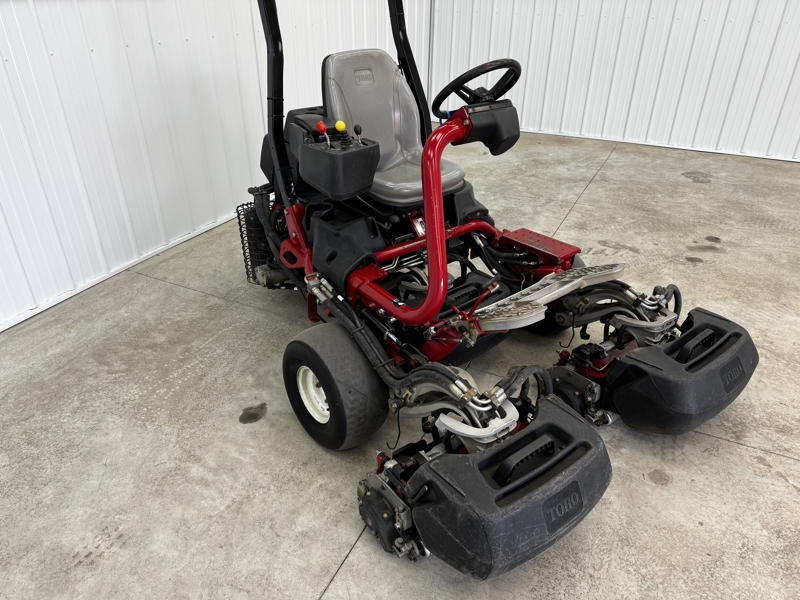 Toro-Greensmaster-Triflex-3400-Diesel-Greens-Mower-3-800×600-1-2
