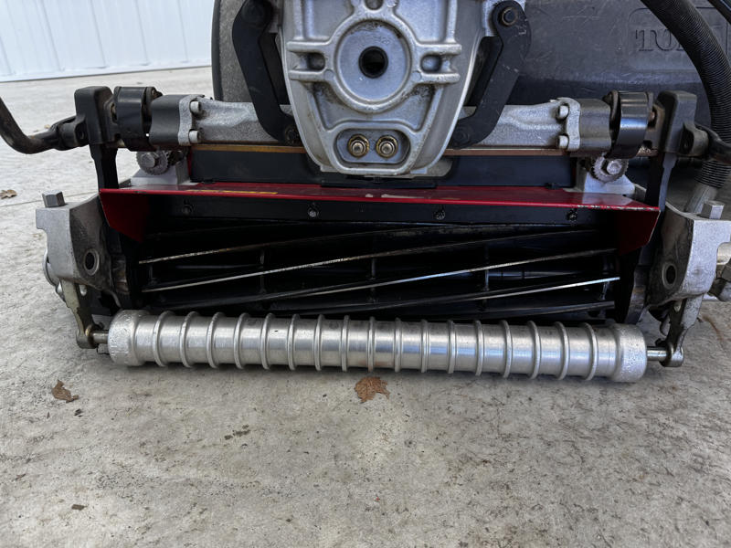 Toro-Greensmaster-Triflex-3400-Greens-Mower-2-800×600-1-1