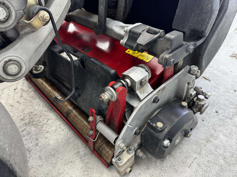 Toro-Greensmaster-Triflex-3400-Greens-Mower-2-800×600-1