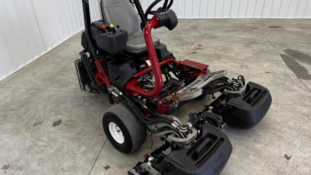 Toro-Greensmaster-Triflex-3400-Greens-Mower-3-800×600-1-1