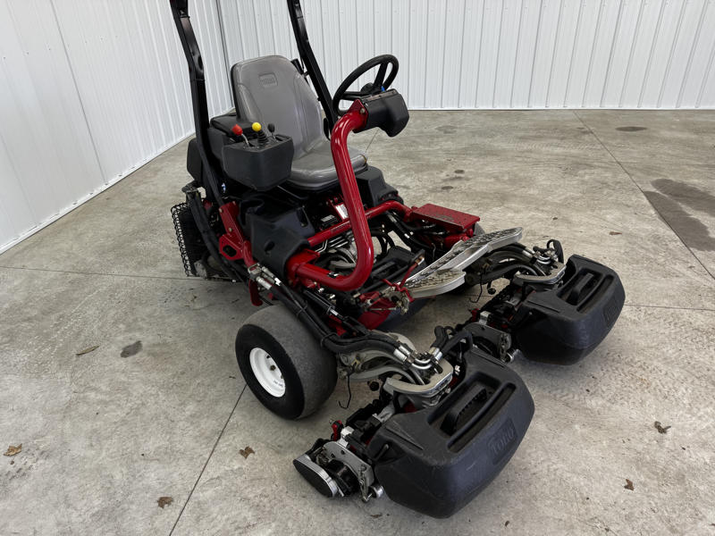 Toro-Greensmaster-Triflex-3400-Greens-Mower-3-800×600-1-1