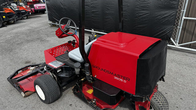 Toro-Groundmaster-3505-Diesel-2WD-Contouring-Rotary-Mower-2-640×480-1