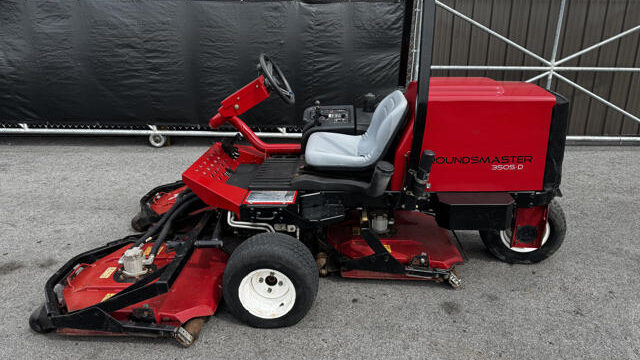 Toro-Groundmaster-3505-Diesel-2WD-Contouring-Rotary-Mower-3-640×480-1