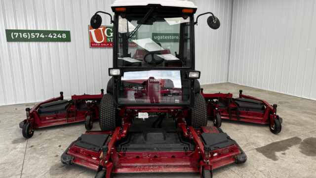 Toro-Groundsmaster-5910-Diesel-4WD-Climate-Controlled-Cab-Wide-Area-Mower-4-800×600-1