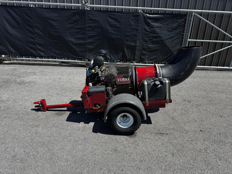 Toro-Pro-Force-Pull-Behind-Blower-4-800×600-1-1