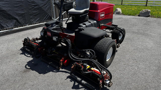 Toro-Reelmaster-5510-Diesel-2WD-Fairway-Mower-2-640×480-1