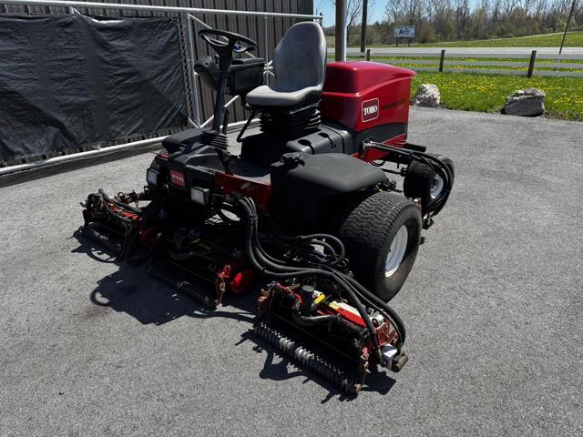 Toro-Reelmaster-5510-Diesel-2WD-Fairway-Mower-2-640×480-1