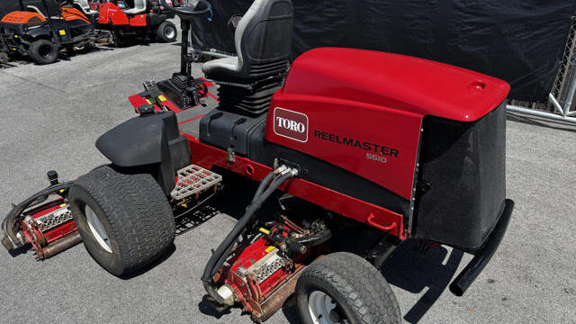 Toro-Reelmaster-5510-Diesel-2WD-Fairway-Mower-4-640×480-1