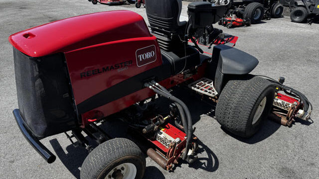 Toro-Reelmaster-5510-Diesel-2WD-Fairway-Mower-5-640×480-1