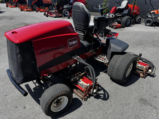 Toro-Reelmaster-5510-Diesel-2WD-Fairway-Mower-5-640×480-1