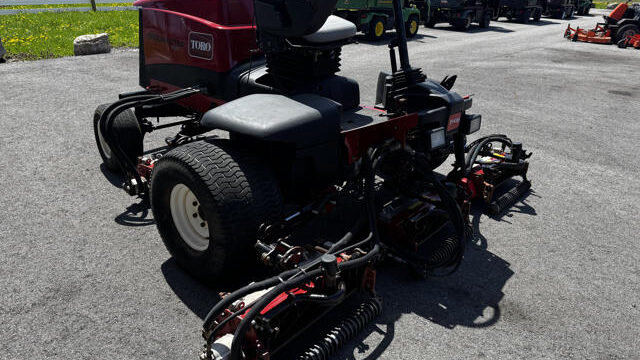 Toro-Reelmaster-5510-Diesel-2WD-Fairway-Mower-6-640×480-1