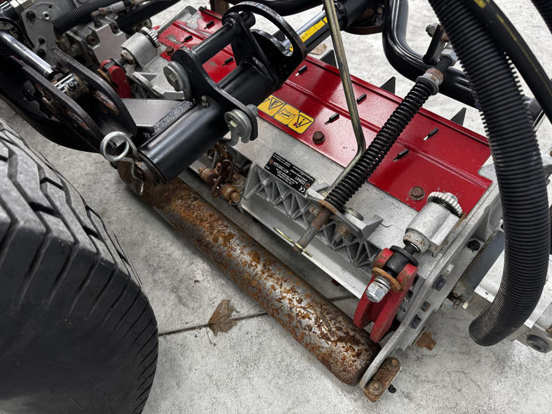Toro-Reelmaster-5510H-Diesel-2WD-Hybrid-Electric-Cutting-Units-2-800×600-1