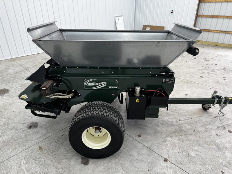 Turfco-Widespin-1530-Broadcast-Pull-Behind-Top-Dresser-2-800×600-1