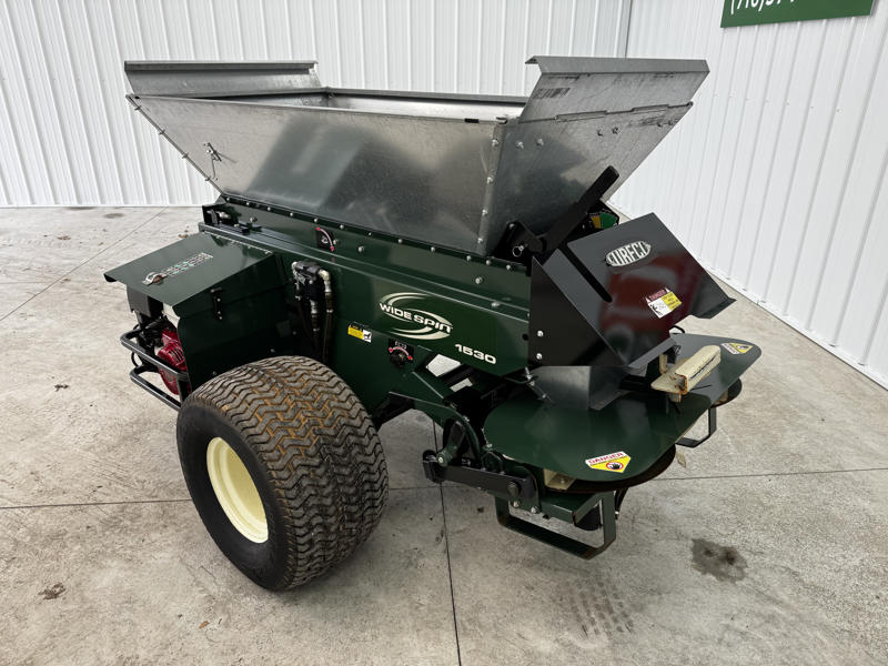 Turfco-Widespin-1530-Broadcast-Pull-Behind-Top-Dresser-3-800×600-1
