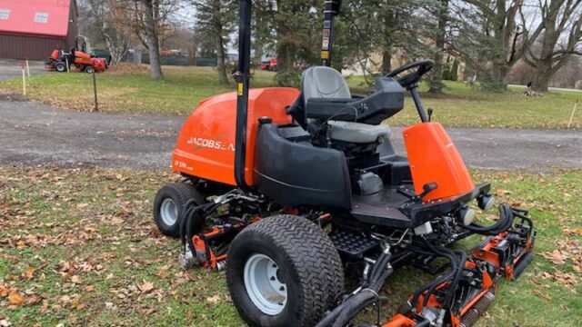 2013-Jacobsen-LF570-Diesel-4WD-Fairway-Mower-4-800×600-1
