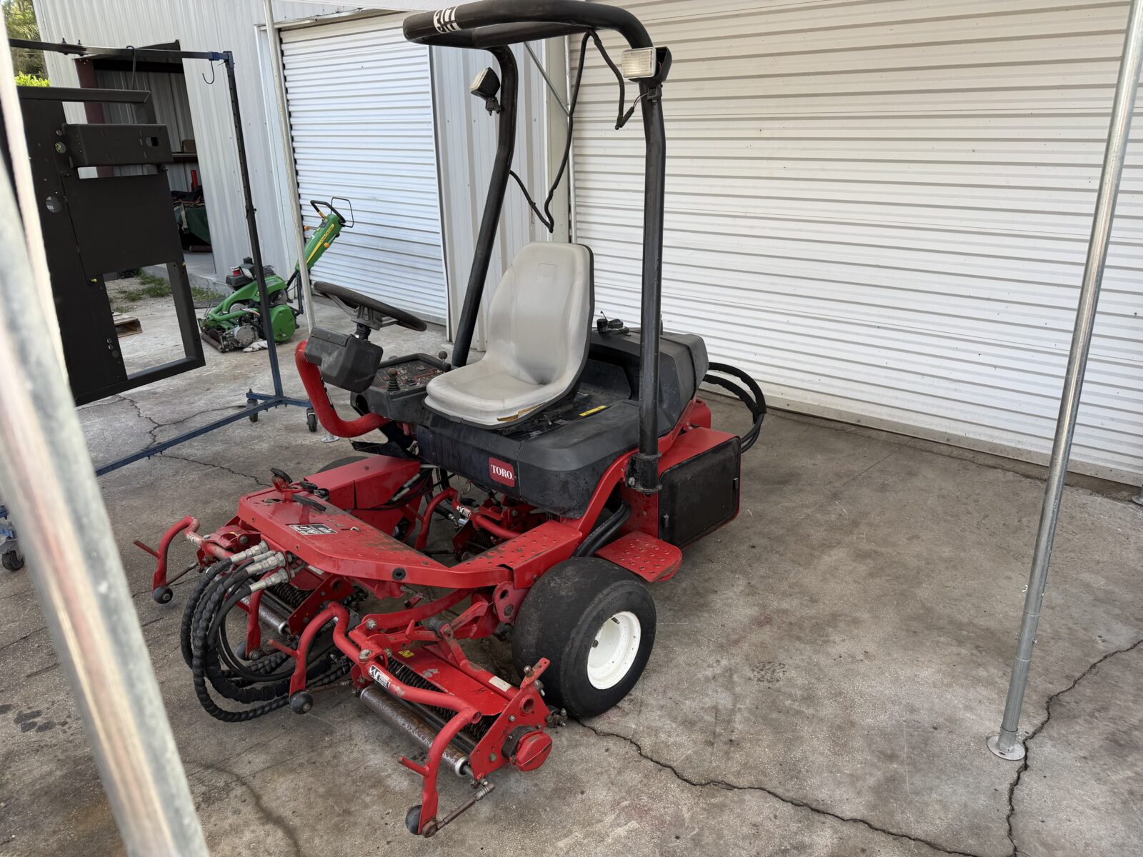 2005 toro 3250 with v-cuts