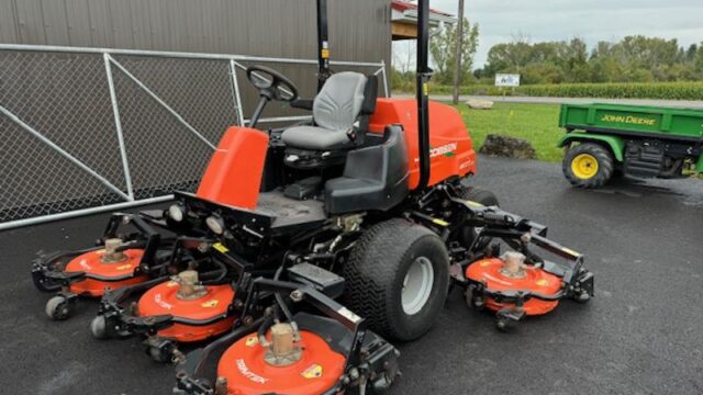 Jacobsen-AR722-Diesel-4WD-Contour-Rotary-Mower-1-800×600-1-1