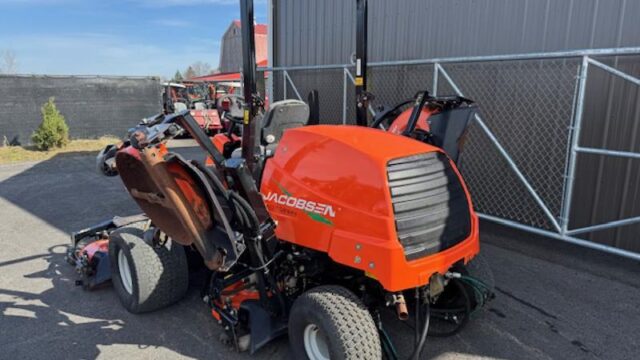 Jacobsen-AR722-Diesel-4WD-Contour-Rotary-Mower-3-800×600-1