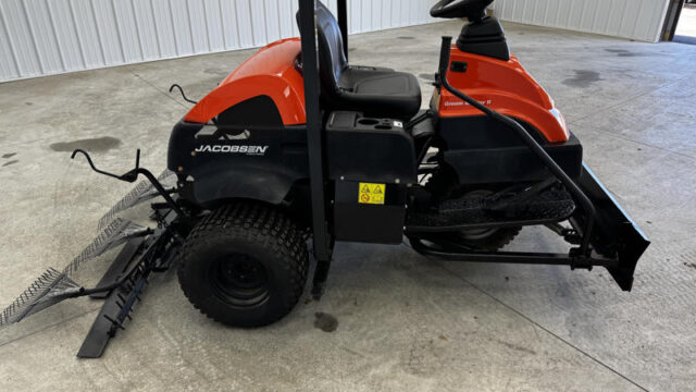Jacobsen-Groom-Master-II-Diesel-3WD-Bunker-and-Field-Rake-2-800×600-1