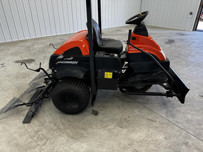 Jacobsen-Groom-Master-II-Diesel-3WD-Bunker-and-Field-Rake-2-800×600-1