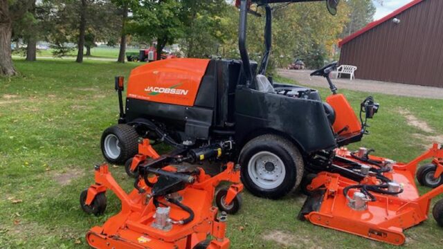 Jacobsen-HR9016-Turbo-Diesel-4WD-Wide-Area-Mower-11-800×600-1