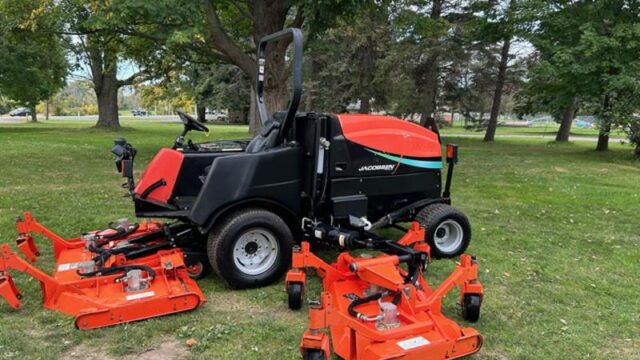 Jacobsen-HR9016-Turbo-Diesel-4WD-Wide-Area-Mower-12-800×600-1