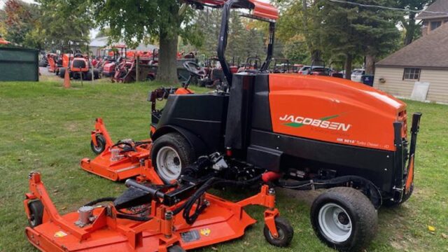 Jacobsen-HR9016-Turbo-Diesel-4WD-Wide-Area-Mower-4-800×600-1-1