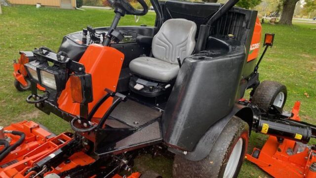 Jacobsen-HR9016-Turbo-Diesel-4WD-Wide-Area-Mower-6-800×600-1-1