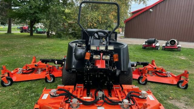Jacobsen-HR9016-Turbo-Diesel-4WD-Wide-Area-Mower-7-800×600-1