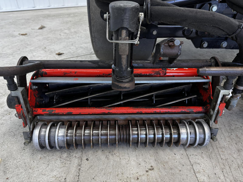 Jacobsen-LF-1880-Diesel-4WD-Fairway-Mower-1-800×600-1