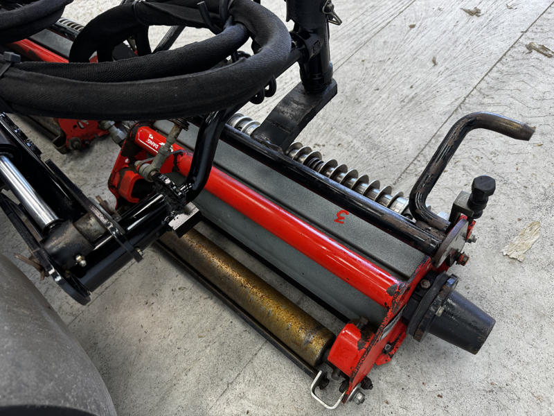 Jacobsen-LF-1880-Diesel-4WD-Fairway-Mower-2-800×600-1