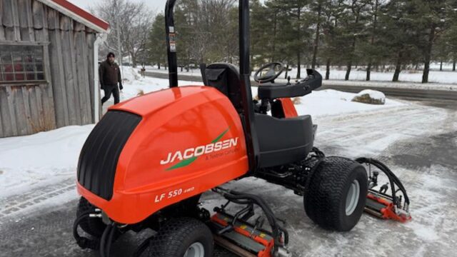 Jacobsen-LF-550-Diesel-4WD-Fairway-Mower-3-800×600-1-1