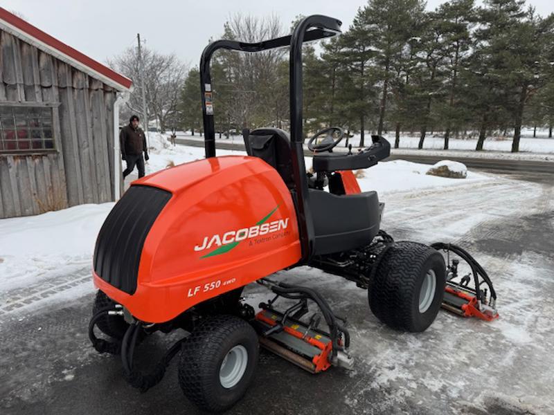 Jacobsen-LF-550-Diesel-4WD-Fairway-Mower-3-800×600-1-1