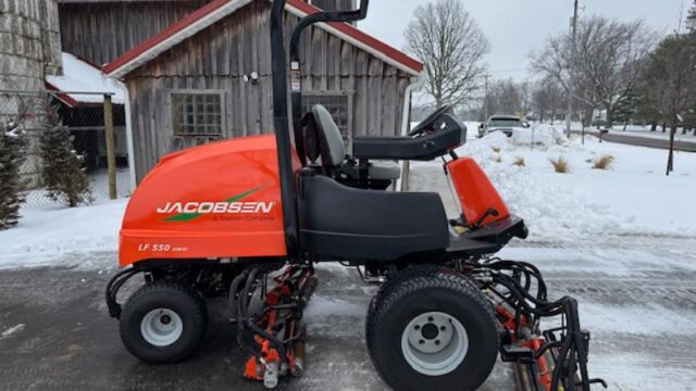 Jacobsen-LF-550-Diesel-4WD-Fairway-Mower-4-800×600-1-1