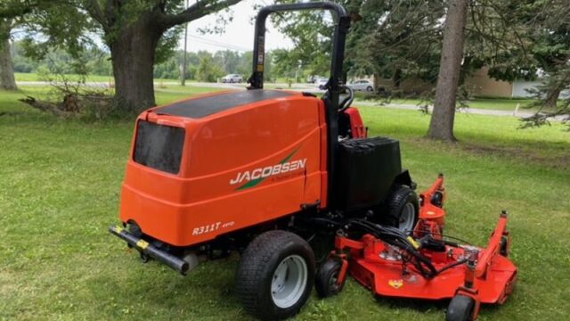 Jacobsen-R311-T-Diesel-4WD-Wide-Area-Mower-10-800×600-1
