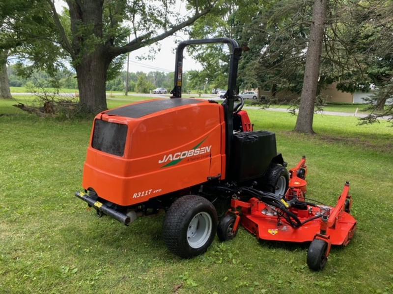 Jacobsen-R311-T-Diesel-4WD-Wide-Area-Mower-10-800×600-1