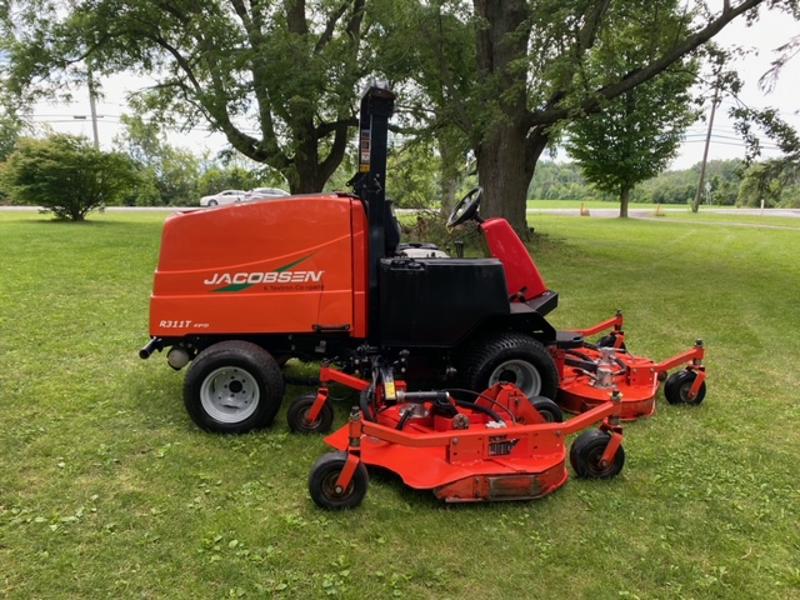 Jacobsen-R311-T-Diesel-4WD-Wide-Area-Mower-11-800×600-1