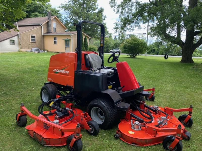 Jacobsen-R311-T-Diesel-4WD-Wide-Area-Mower-4-800×600-1