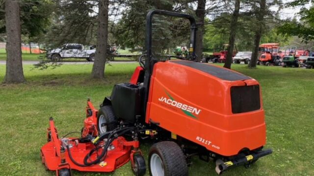 Jacobsen-R311-T-Diesel-4WD-Wide-Area-Mower-9-800×600-1