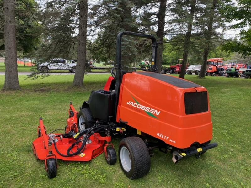 Jacobsen-R311-T-Diesel-4WD-Wide-Area-Mower-9-800×600-1