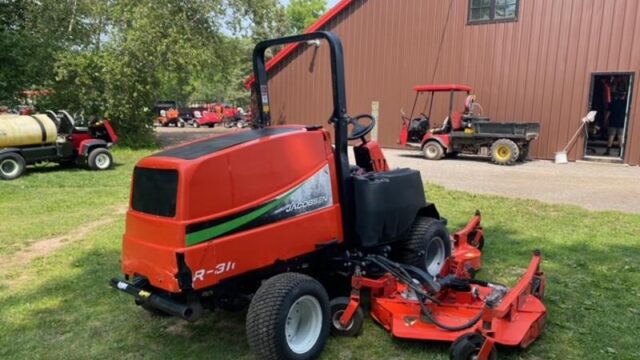 Jacobsen-R311T-Diesel-4WD-Wide-Area-Mower-10-800×600-1-1