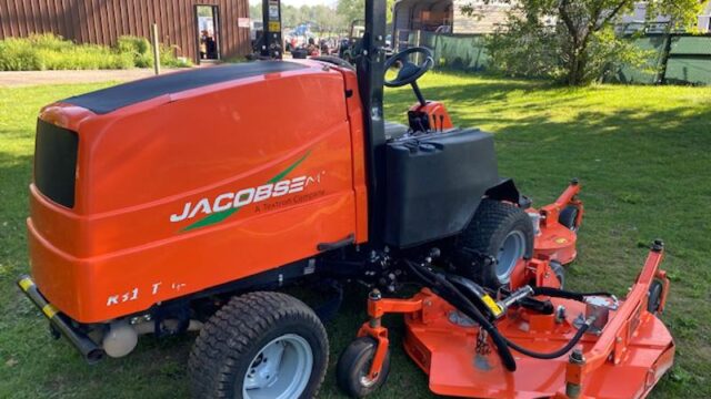 Jacobsen-R311T-Diesel-4WD-Wide-Area-Mower-10-800×600-1-1