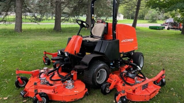 Jacobsen-R311T-Diesel-4WD-Wide-Area-Mower-10-800×600-1-2