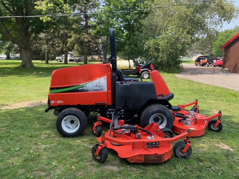 Jacobsen-R311T-Diesel-4WD-Wide-Area-Mower-11-800×600-1-1
