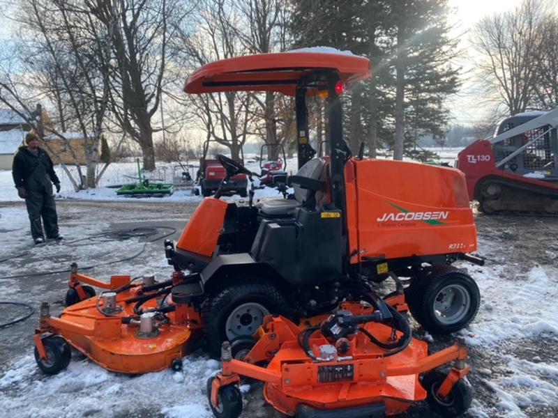 Jacobsen-R311T-Diesel-4WD-Wide-Area-Mower-11-800×600-1