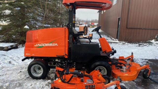 Jacobsen-R311T-Diesel-4WD-Wide-Area-Mower-12-800×600-1