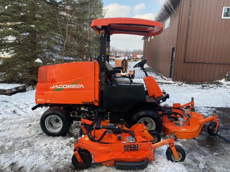 Jacobsen-R311T-Diesel-4WD-Wide-Area-Mower-12-800×600-1
