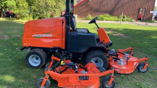 Jacobsen-R311T-Diesel-4WD-Wide-Area-Mower-13-800×600-1