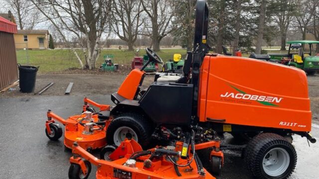 Jacobsen-R311T-Diesel-4WD-Wide-Area-Mower-14-800×600-1